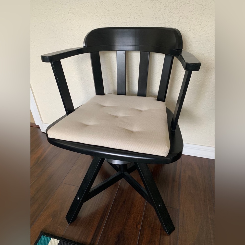 Swivel Chair For Desh With Armrest Black